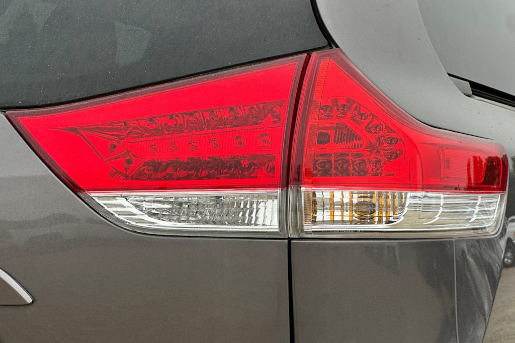 Thumbnail: 2014 Toyota Sienna - 35