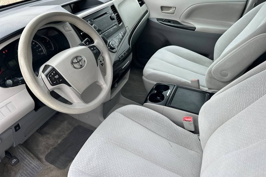 Thumbnail: 2014 Toyota Sienna - 9