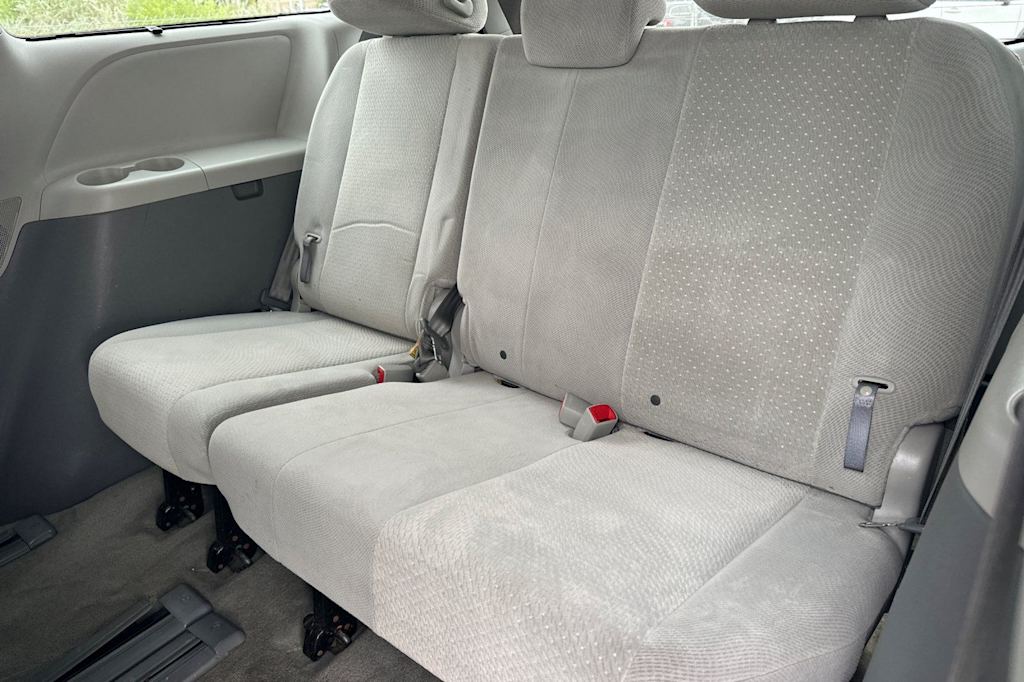 Thumbnail: 2014 Toyota Sienna - 24