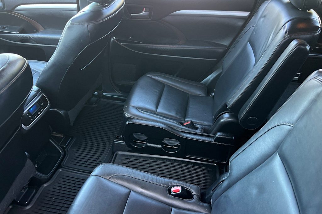 Thumbnail: 2015 Toyota Highlander - 10