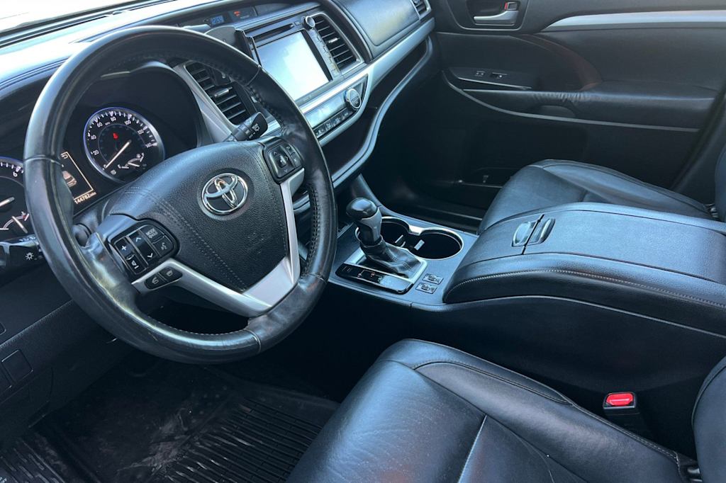 Thumbnail: 2015 Toyota Highlander - 9