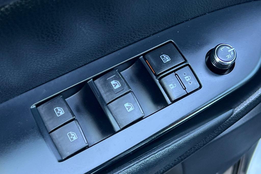 Thumbnail: 2015 Toyota Highlander - 22