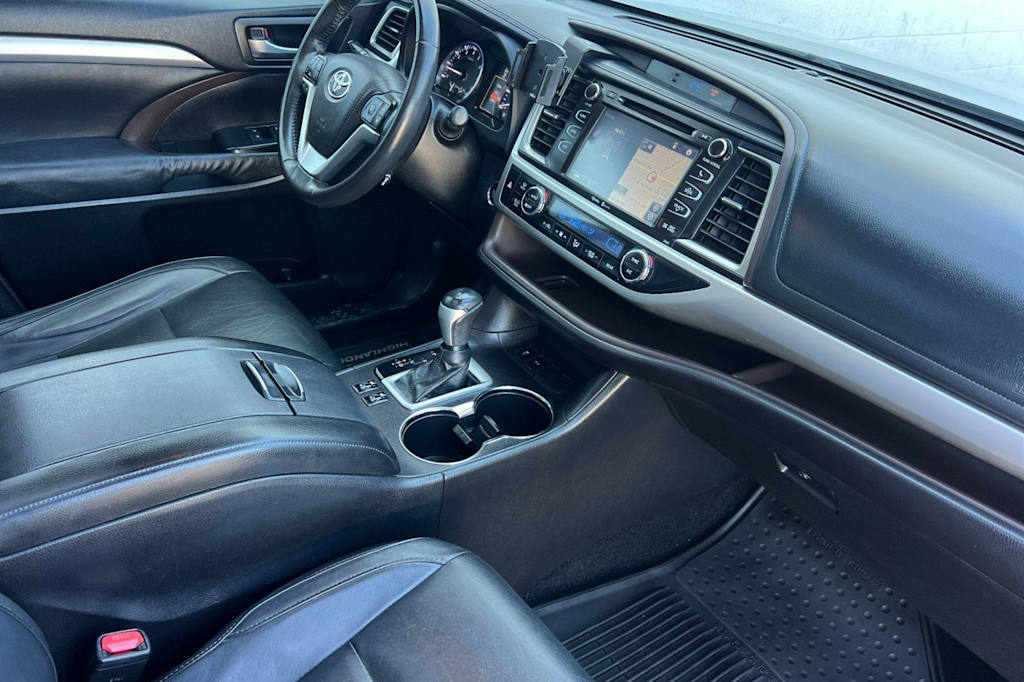 Thumbnail: 2015 Toyota Highlander - 12