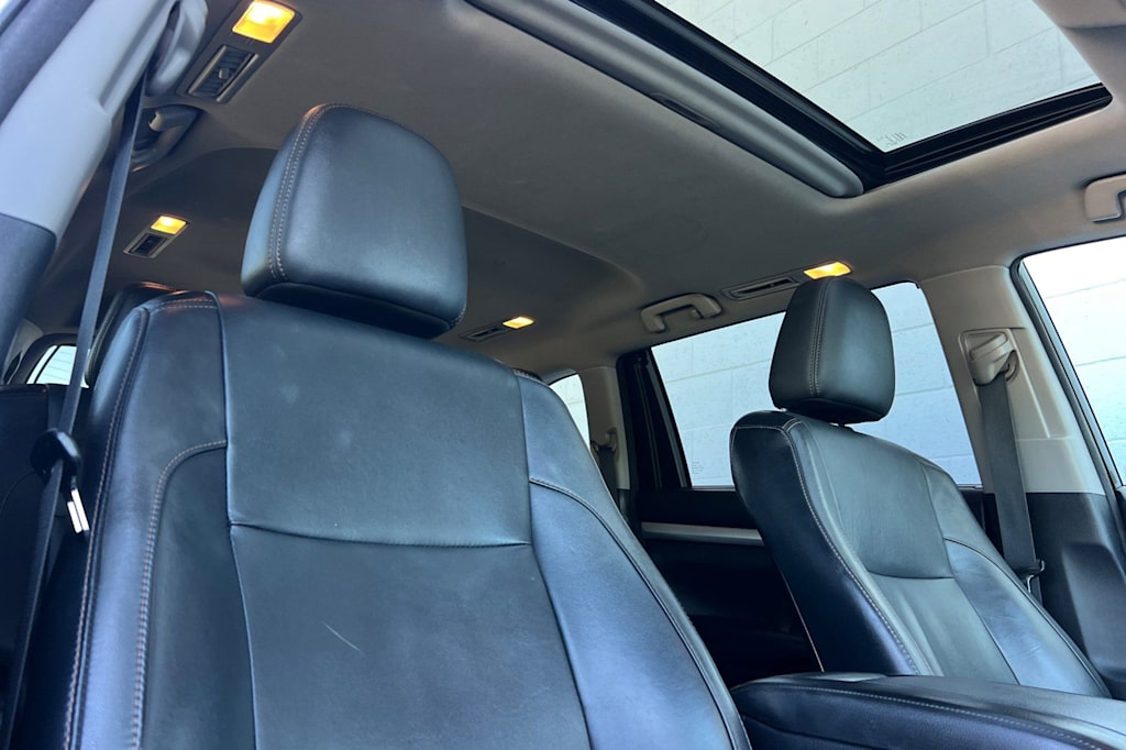Thumbnail: 2015 Toyota Highlander - 24