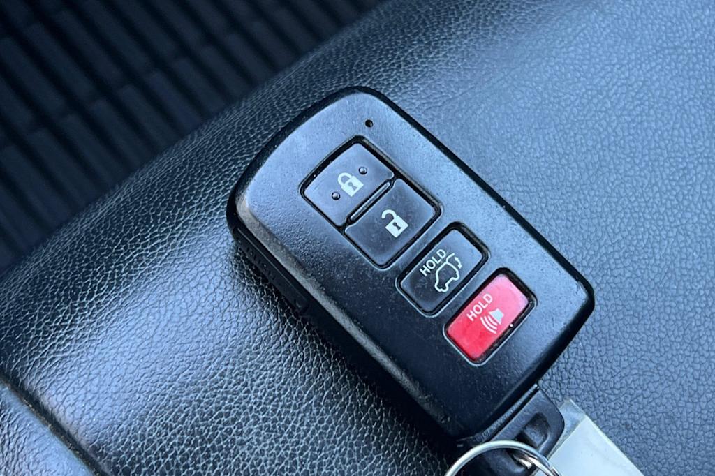 Thumbnail: 2015 Toyota Highlander - 16
