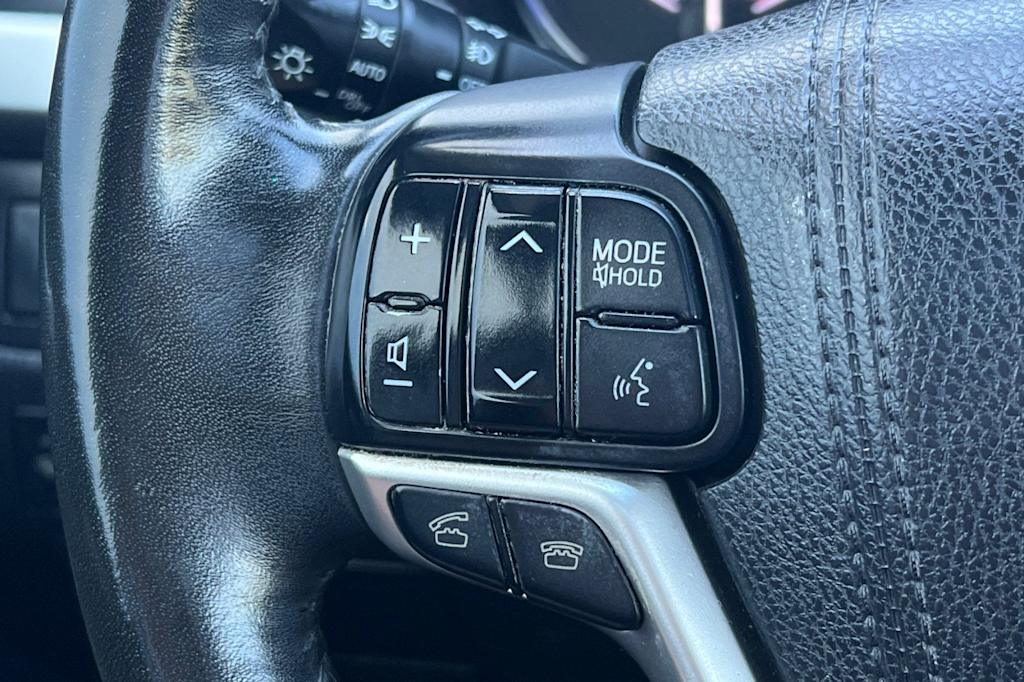 Thumbnail: 2015 Toyota Highlander - 32