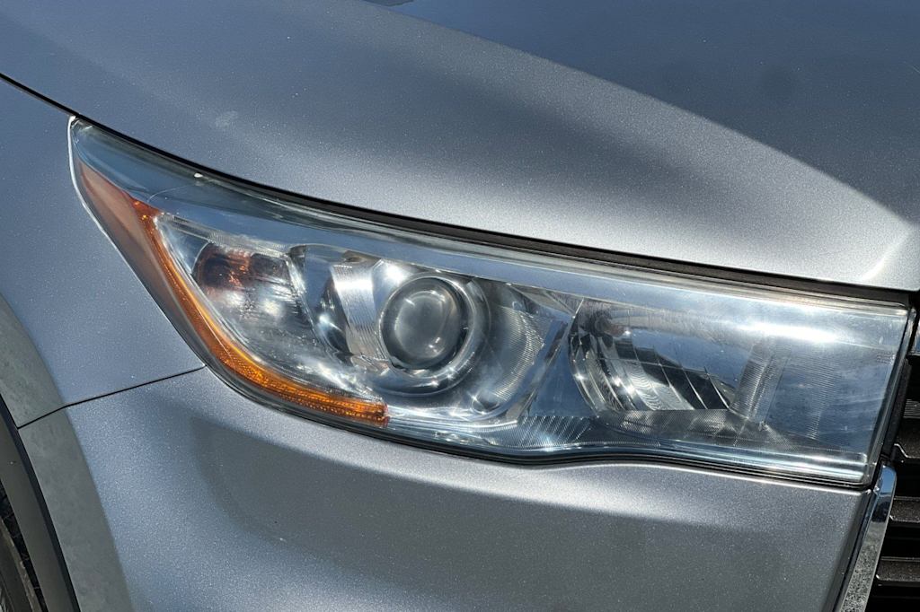 Thumbnail: 2015 Toyota Highlander - 35