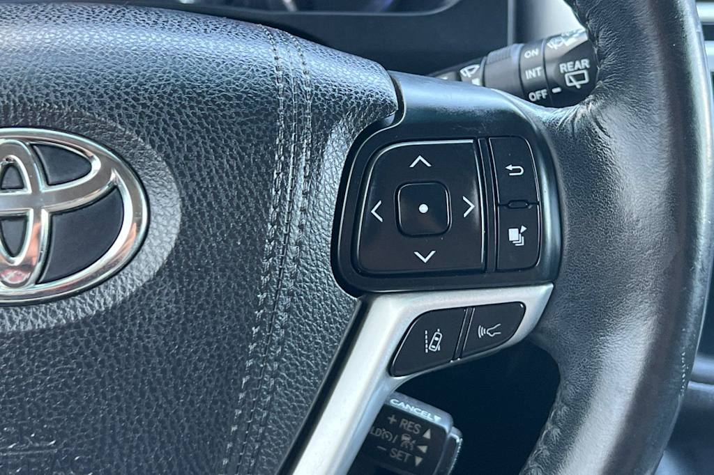 Thumbnail: 2018 Toyota Highlander - 32