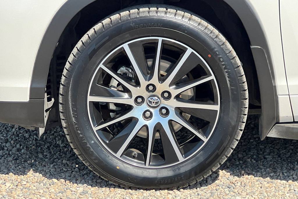 Thumbnail: 2018 Toyota Highlander - 8