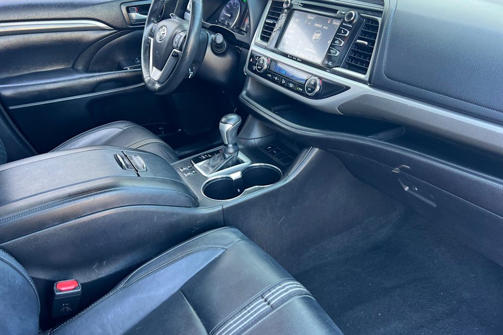 Thumbnail: 2018 Toyota Highlander - 12