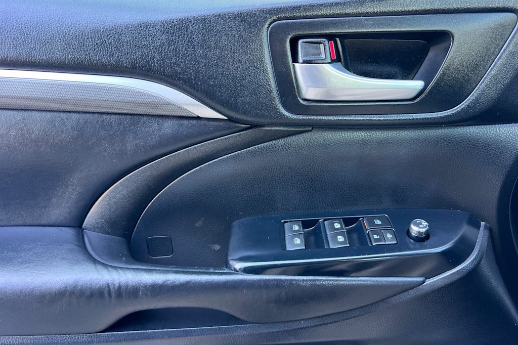 Thumbnail: 2018 Toyota Highlander - 22
