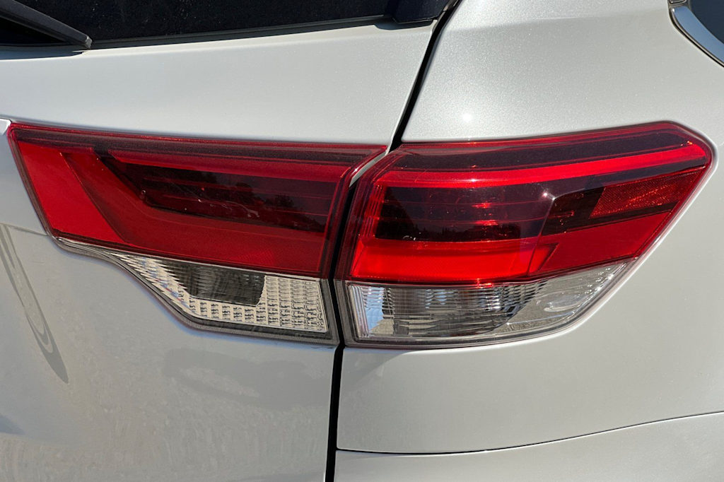 Thumbnail: 2018 Toyota Highlander - 37