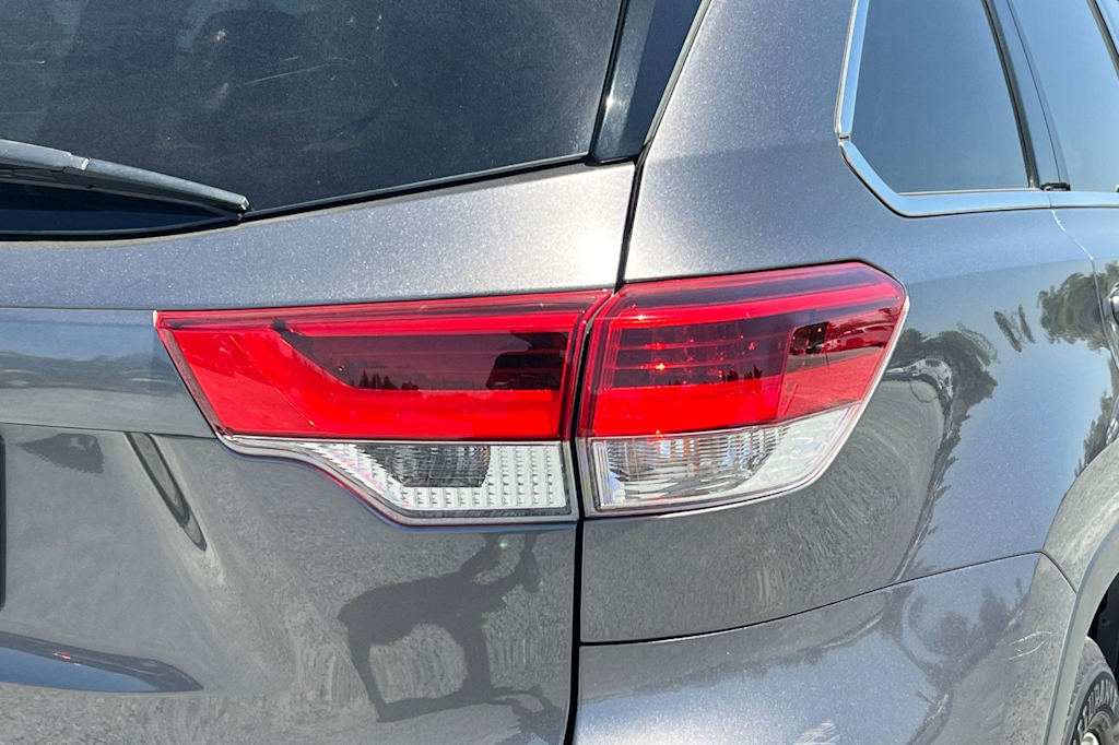 Thumbnail: 2019 Toyota Highlander - 22