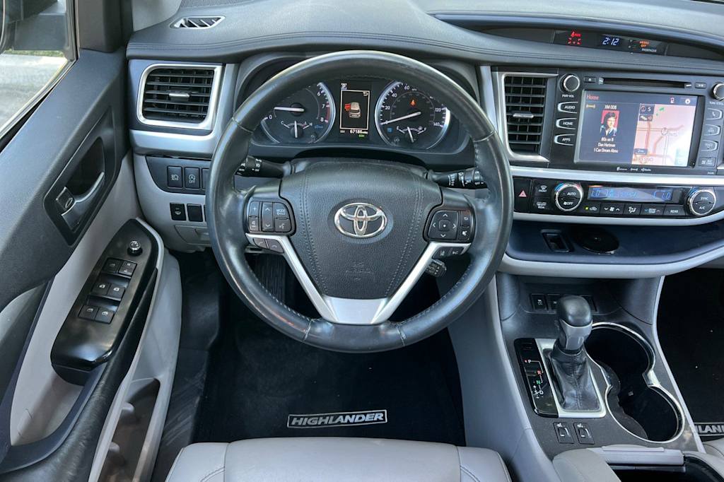 Thumbnail: 2019 Toyota Highlander - 12