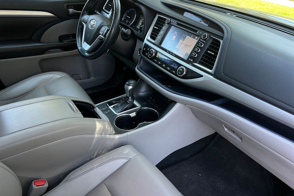 Thumbnail: 2019 Toyota Highlander - 13