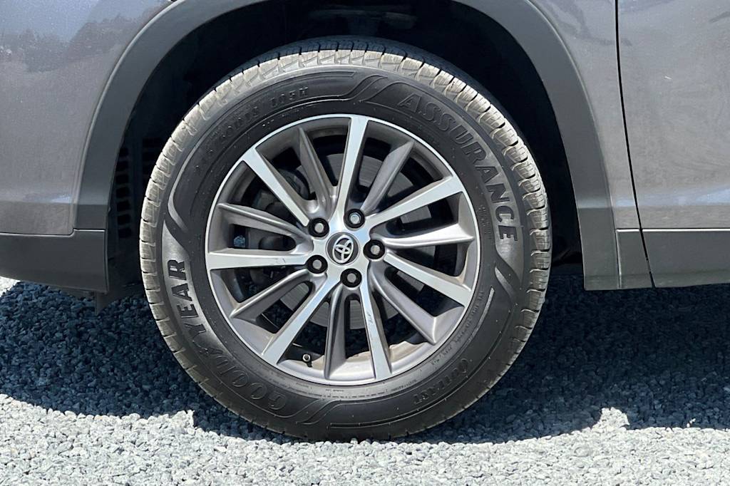 Thumbnail: 2019 Toyota Highlander - 8