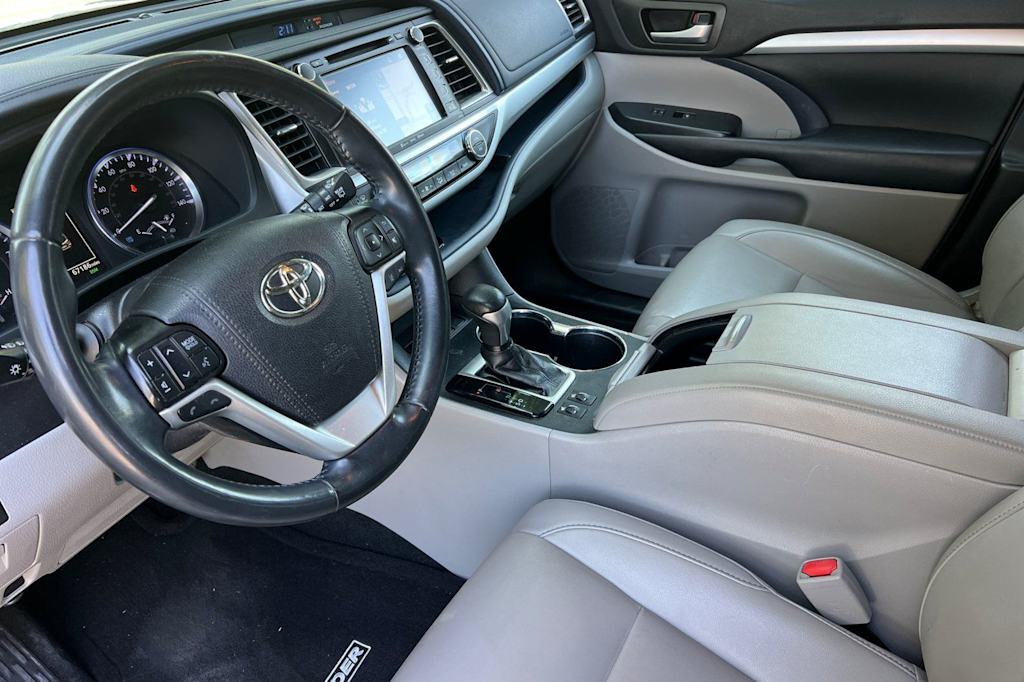 Thumbnail: 2019 Toyota Highlander - 9