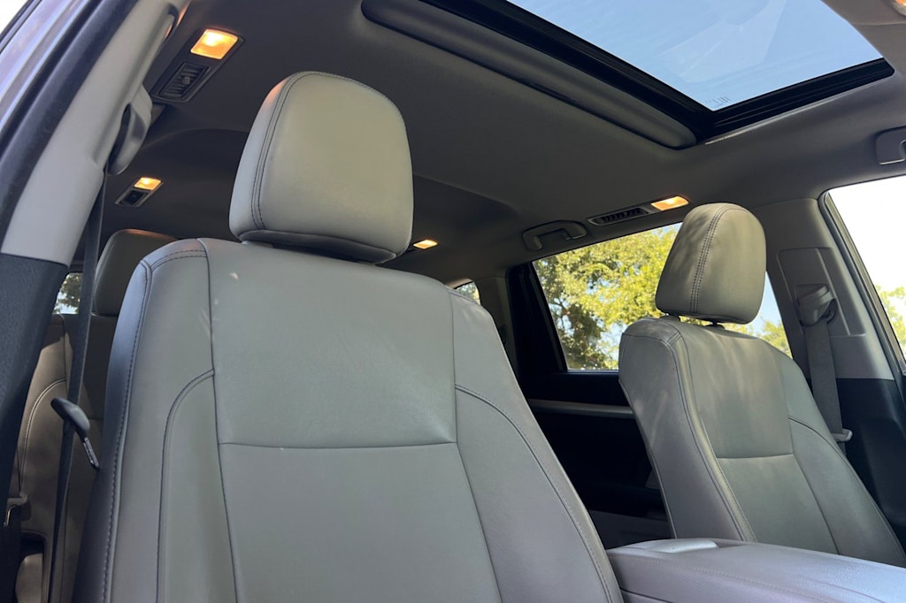Thumbnail: 2019 Toyota Highlander - 11