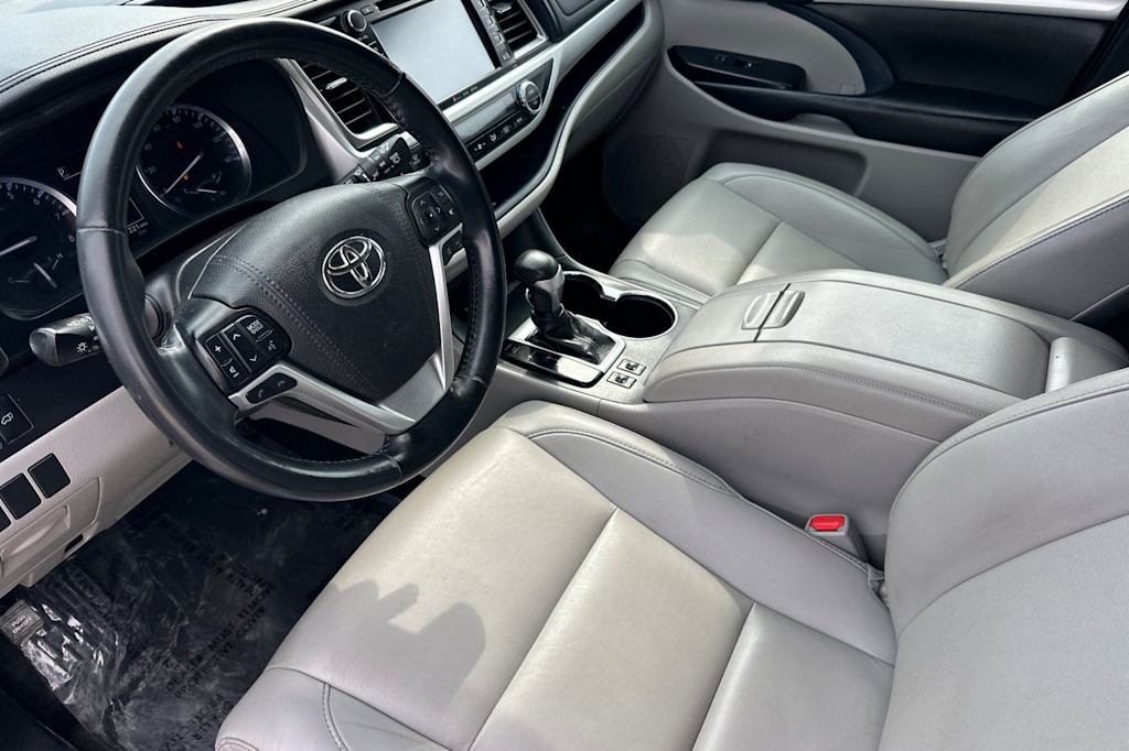 Thumbnail: 2019 Toyota Highlander - 9