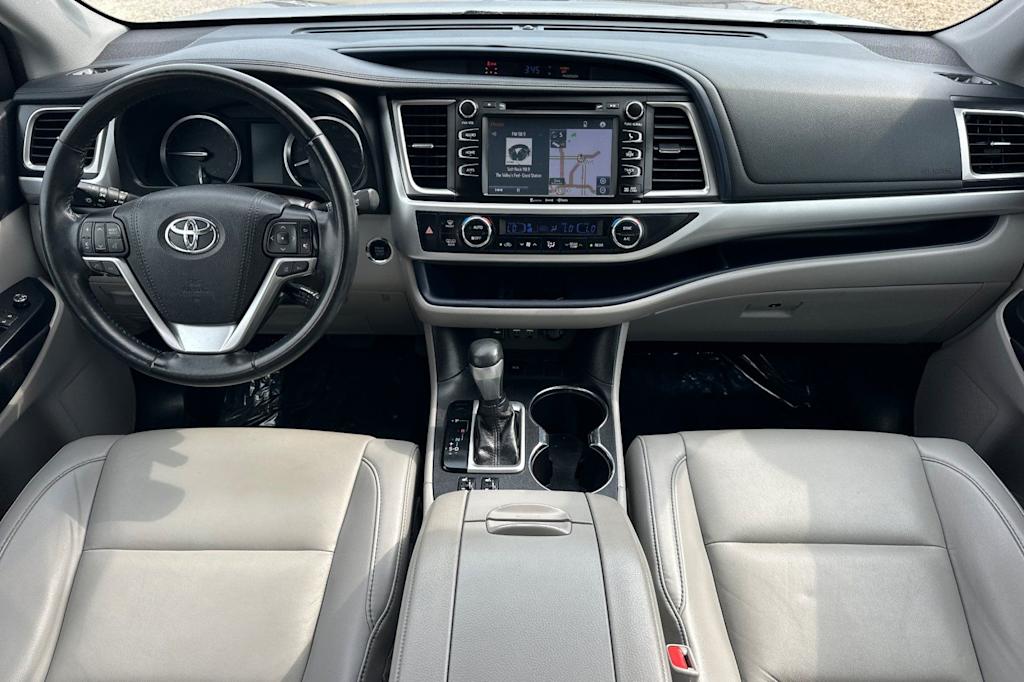 Thumbnail: 2019 Toyota Highlander - 2