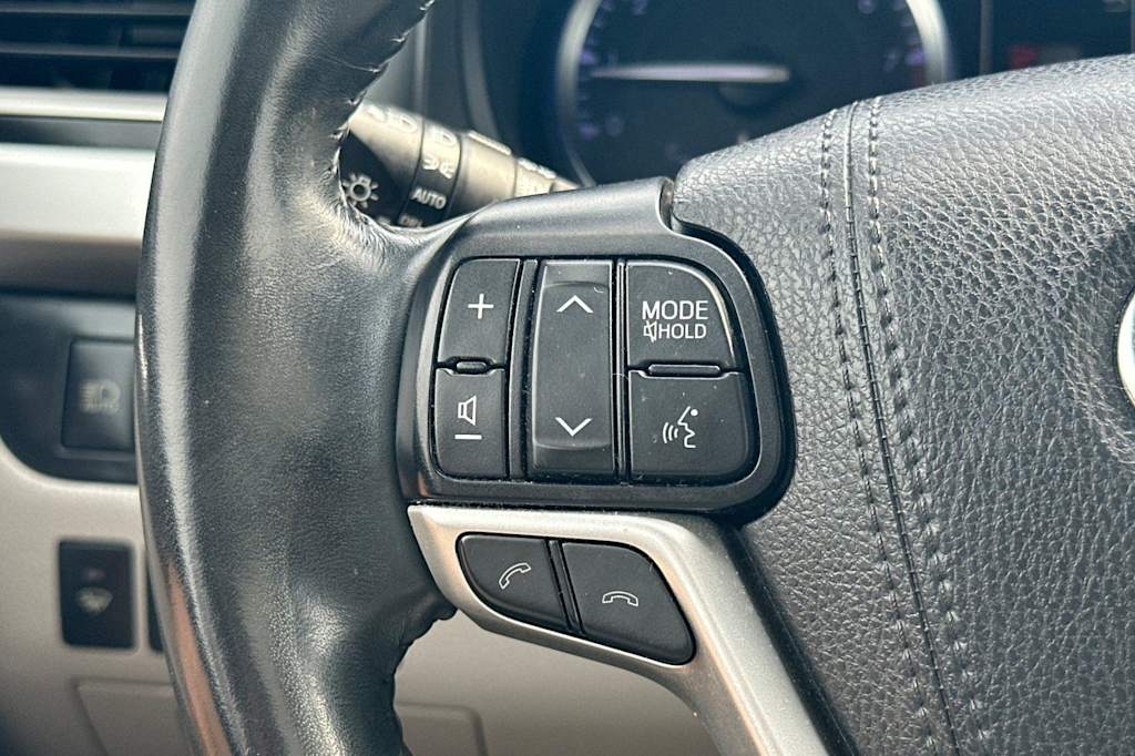 Thumbnail: 2019 Toyota Highlander - 33