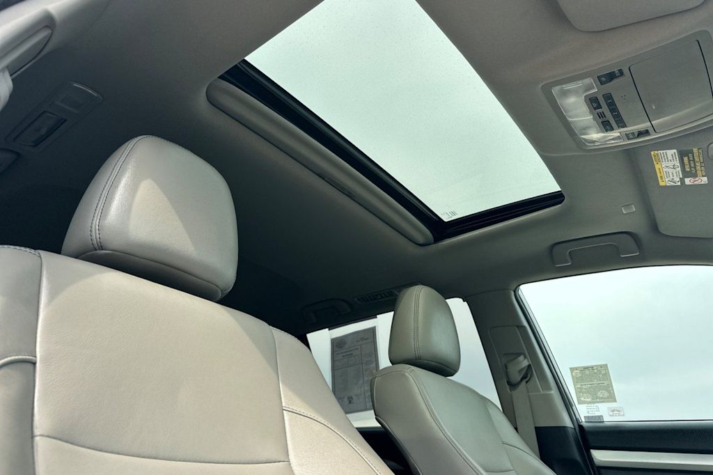 Thumbnail: 2019 Toyota Highlander - 25