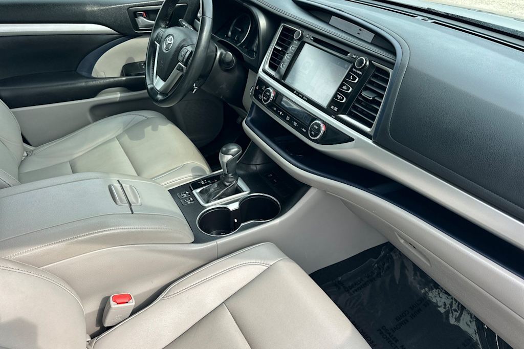 Thumbnail: 2019 Toyota Highlander - 12