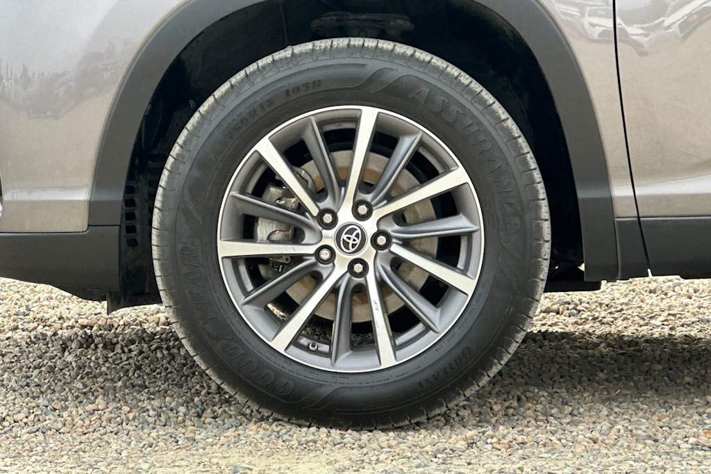 Thumbnail: 2019 Toyota Highlander - 8
