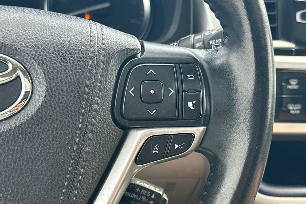 Thumbnail: 2019 Toyota Highlander - 32