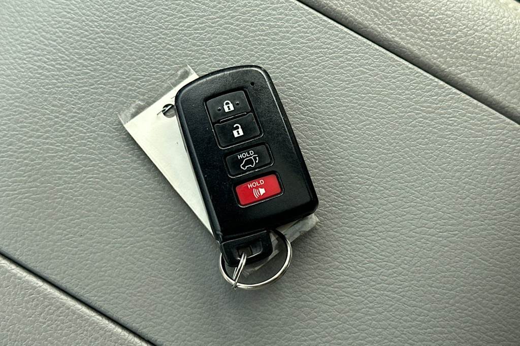 Thumbnail: 2019 Toyota Highlander - 16