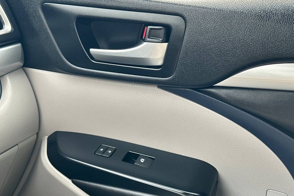 Thumbnail: 2019 Toyota Highlander - 26