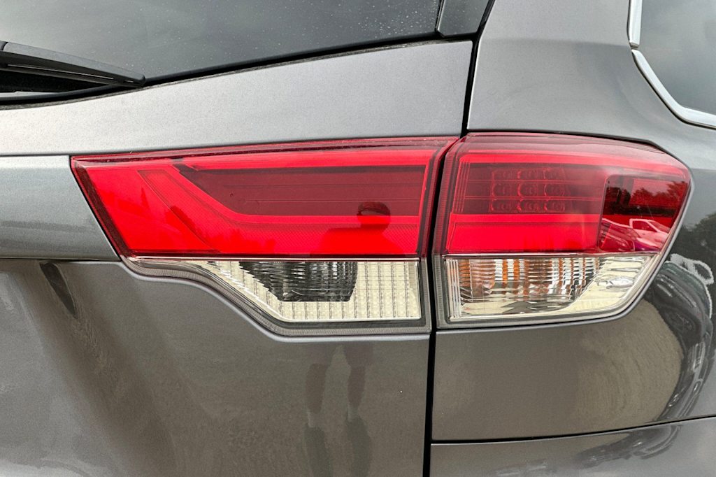 Thumbnail: 2019 Toyota Highlander - 37