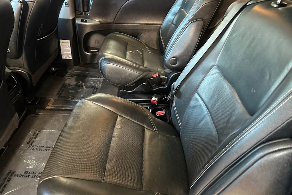 Thumbnail: 2015 Toyota Sienna - 10