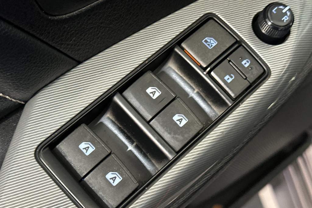 Thumbnail: 2015 Toyota Sienna - 21