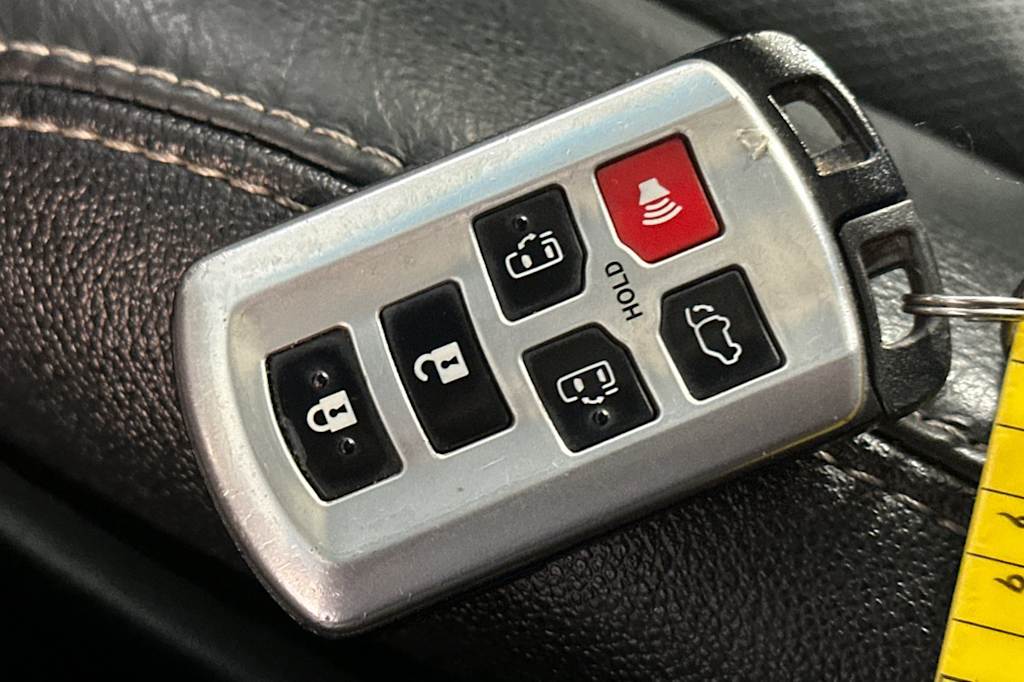 Thumbnail: 2015 Toyota Sienna - 15