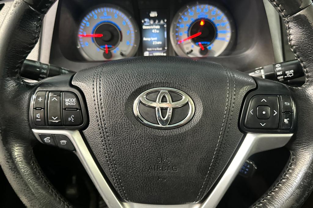 Thumbnail: 2015 Toyota Sienna - 31