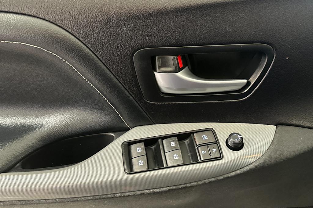 Thumbnail: 2015 Toyota Sienna - 20