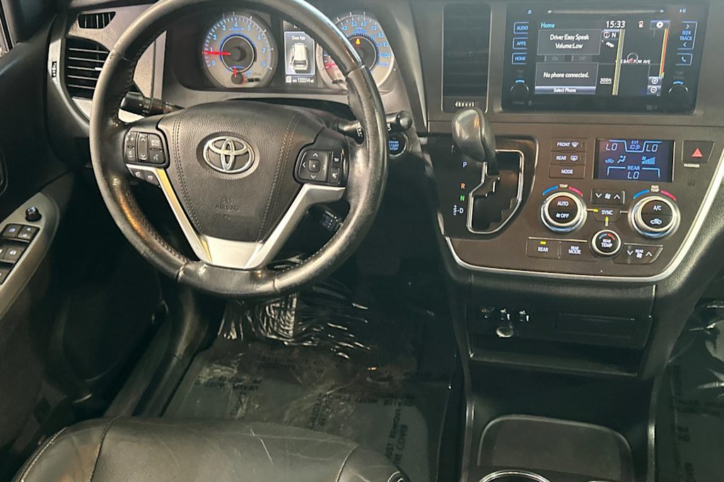 Thumbnail: 2015 Toyota Sienna - 11