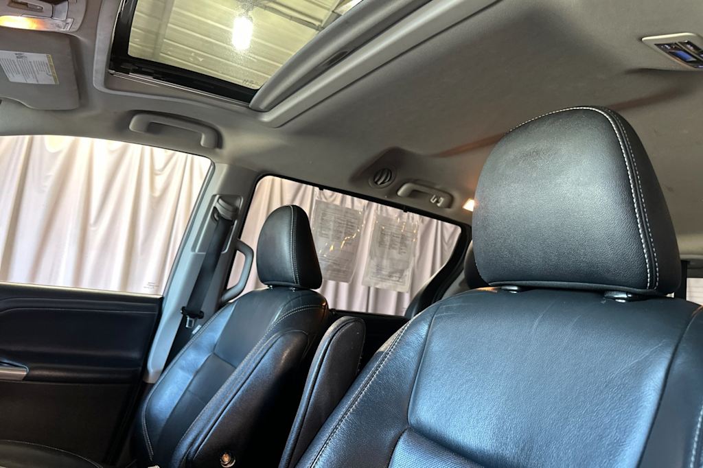 Thumbnail: 2015 Toyota Sienna - 25