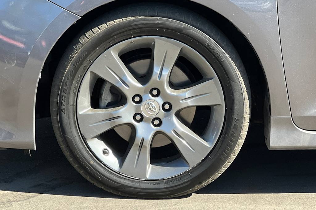 Thumbnail: 2015 Toyota Sienna - 8