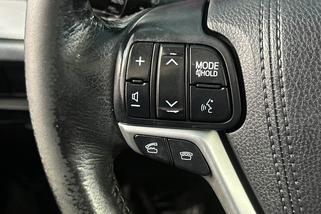 Thumbnail: 2015 Toyota Sienna - 33