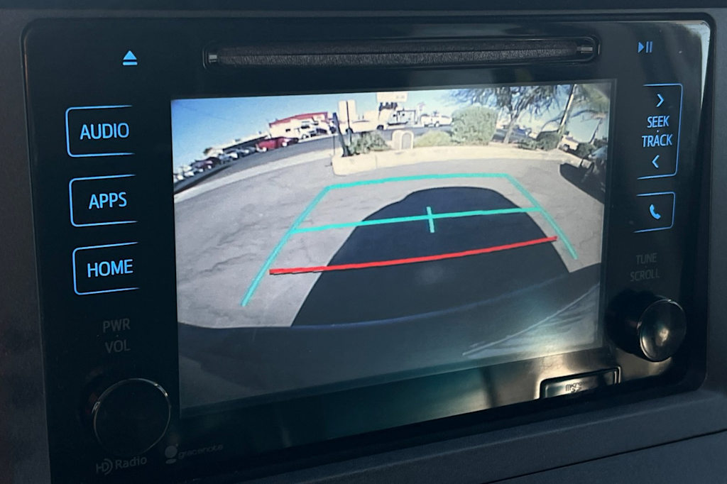 Thumbnail: 2015 Toyota Sienna - 27