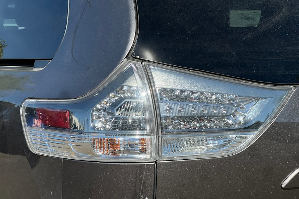 Thumbnail: 2015 Toyota Sienna - 36