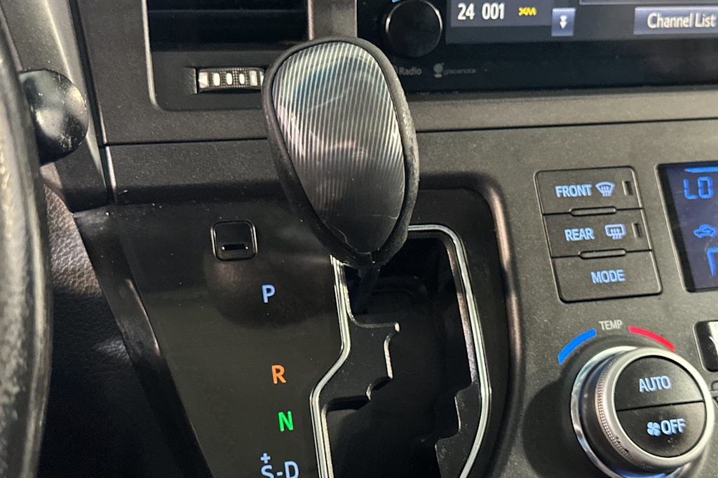 Thumbnail: 2015 Toyota Sienna - 29