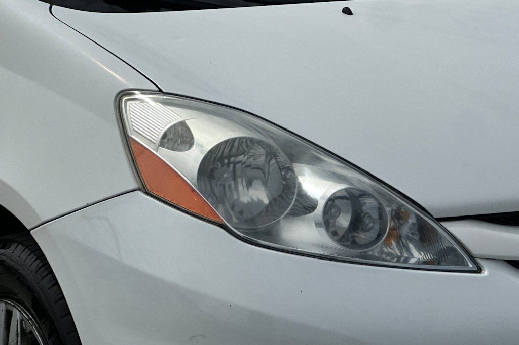 Thumbnail: 2008 Toyota Sienna - 34