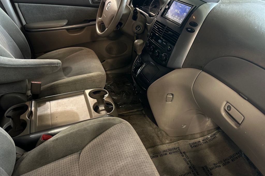 Thumbnail: 2008 Toyota Sienna - 10