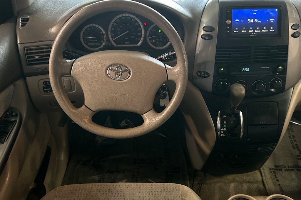 Thumbnail: 2008 Toyota Sienna - 13