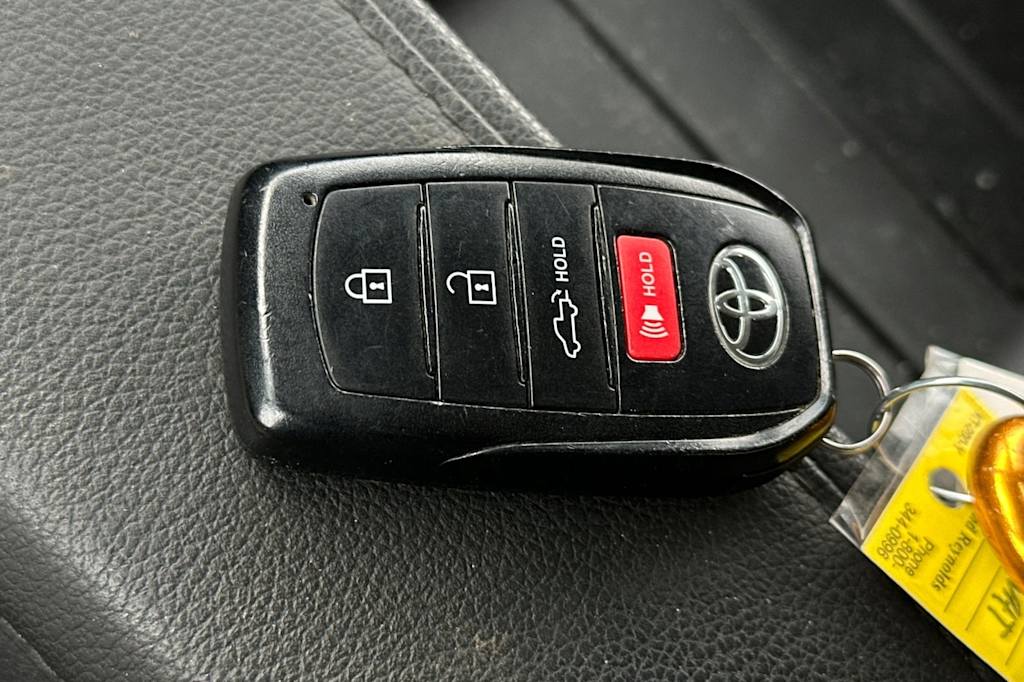 Thumbnail: 2022 Toyota Tundra - 18