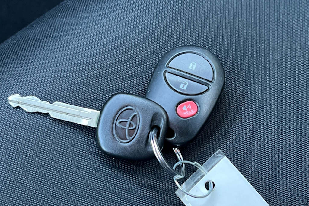 Thumbnail: 2016 Toyota Tundra - 16