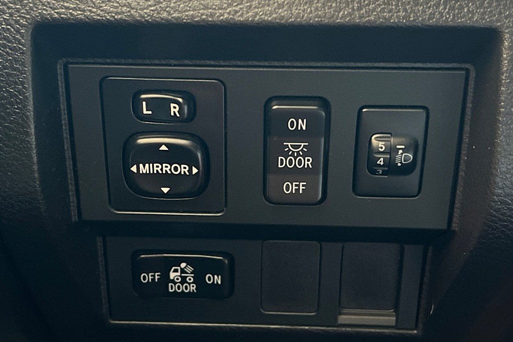 Thumbnail: 2014 Toyota Tundra - 30